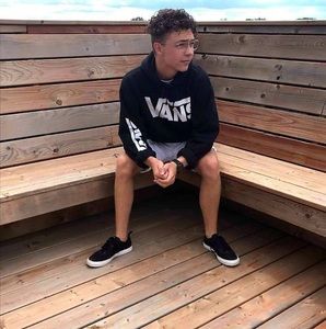 Meet your Posher, Zac